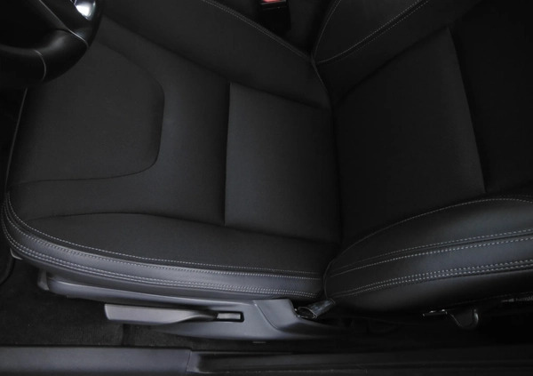Volvo V60 Cross Country cena 73000 przebieg: 183000, rok produkcji 2017 z Dąbrowa Tarnowska małe 596